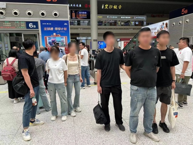 两女子携“新生儿”乘高铁被查获卖婴 警方破获跨省卖婴案